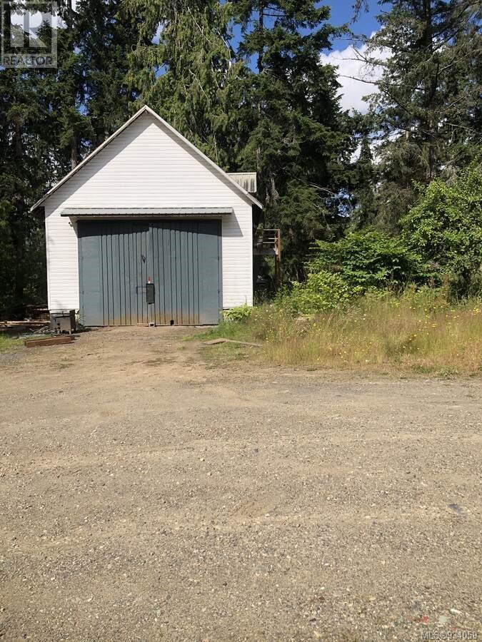 1586 Mckibbon Rd N Property Photo 24