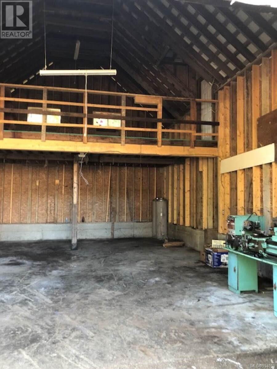 1586 Mckibbon Rd N Property Photo 27