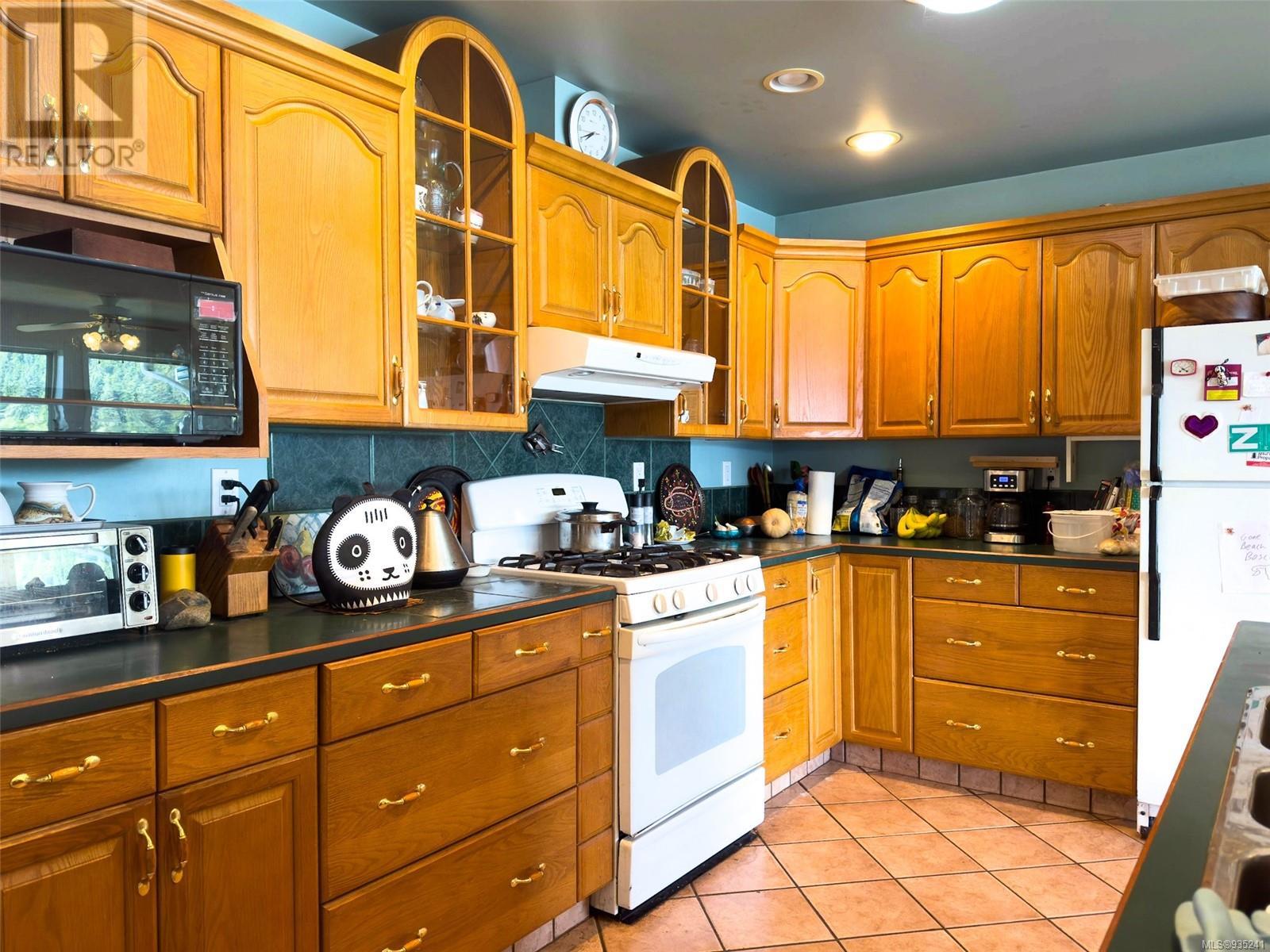 243 Harbour Rd Property Photo 6