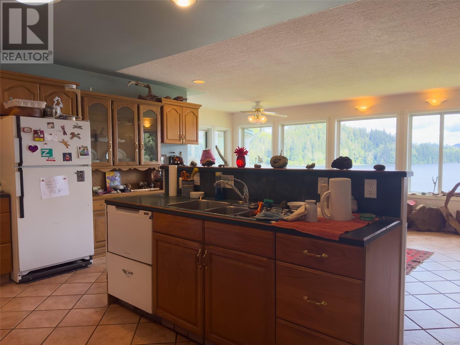 243 Harbour Rd Property Photo 11