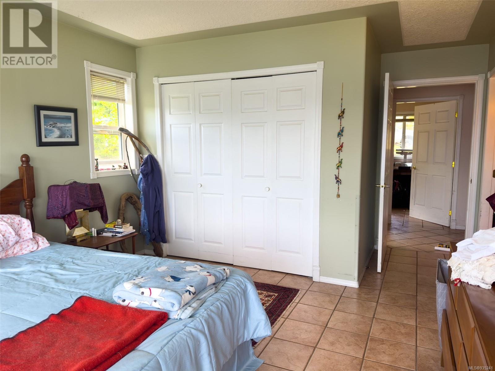 243 Harbour Rd Property Photo 23