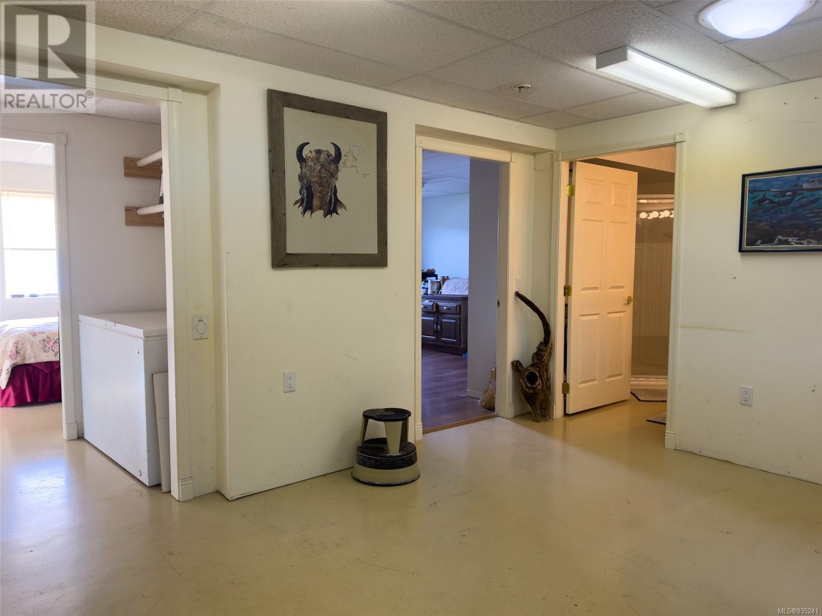 243 Harbour Rd Property Photo 27