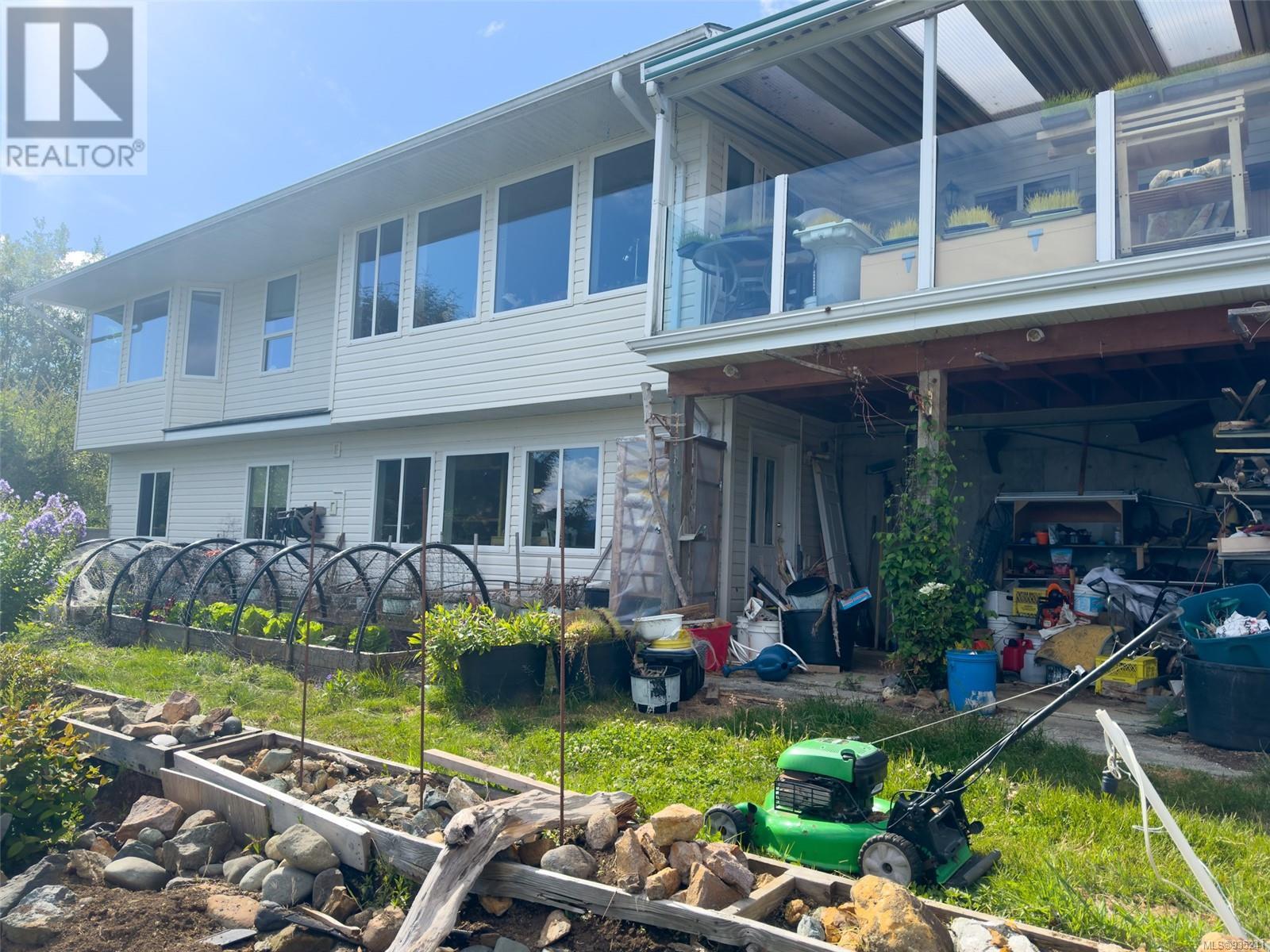 243 Harbour Rd Property Photo 35