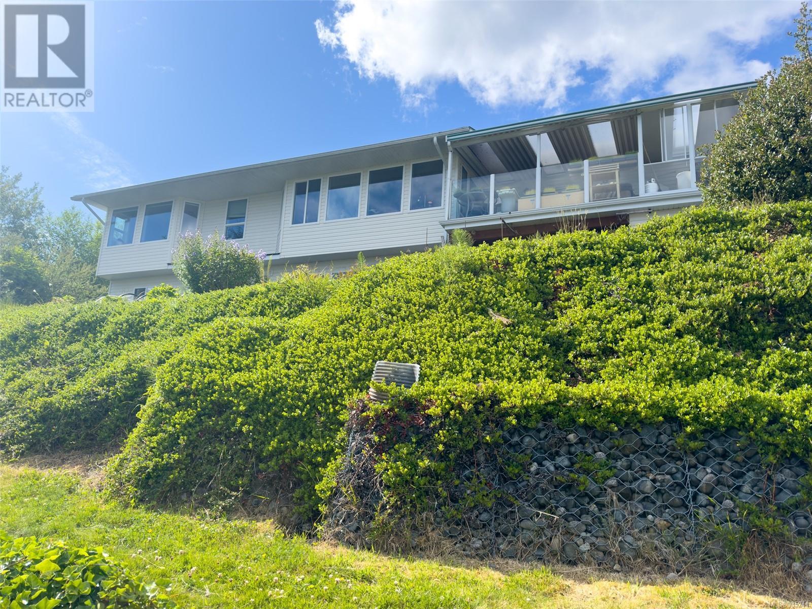 243 Harbour Rd Property Photo 38