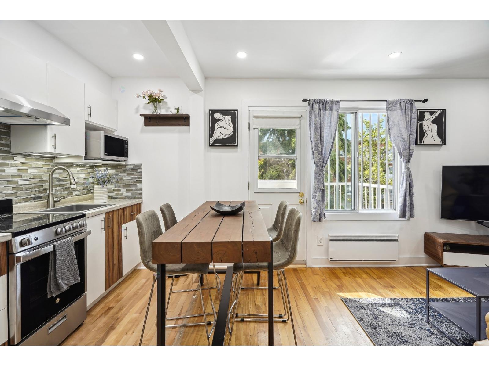 6390 Rue De Marseille, 6 Property Photo 1