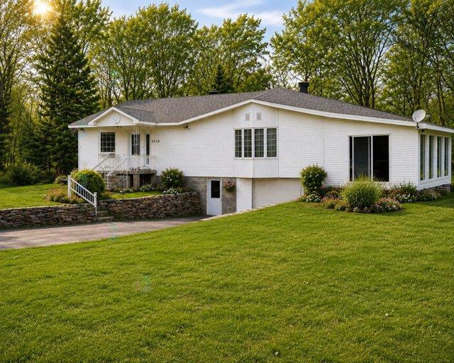 2310 Rg Des Savary Property Photo 1