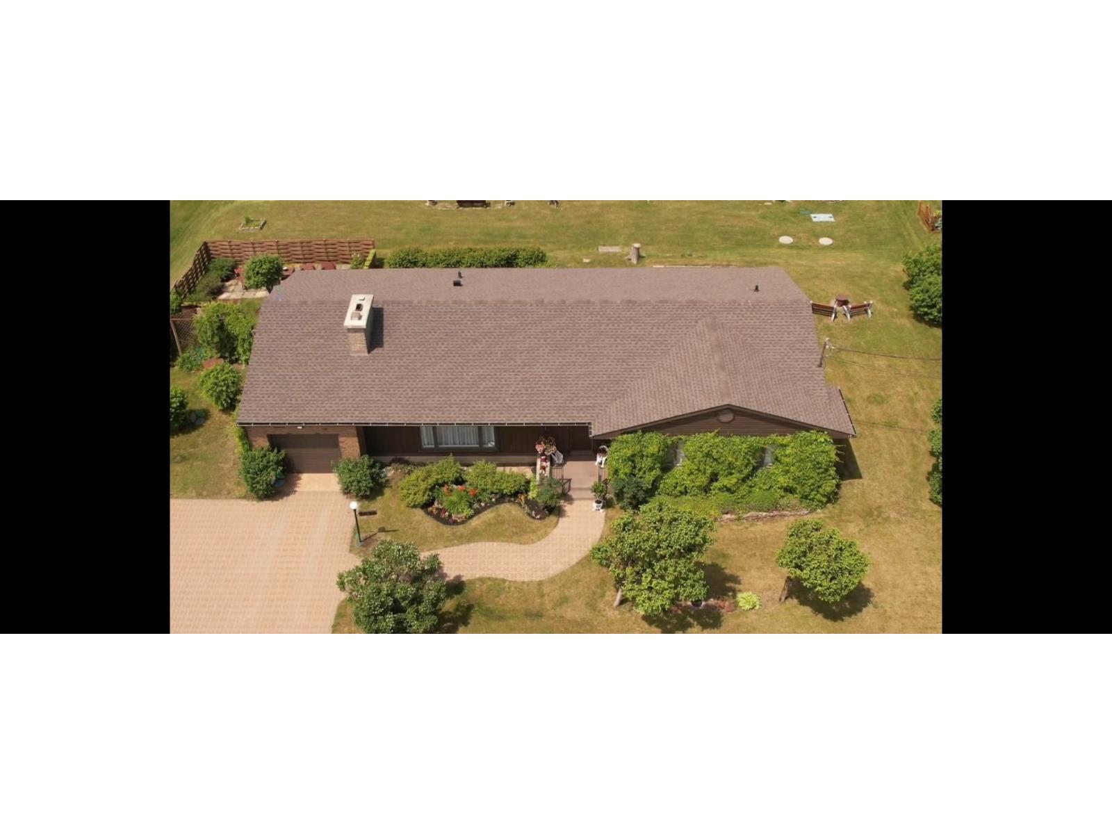 1020 Av. Du Phare O. Property Photo 4