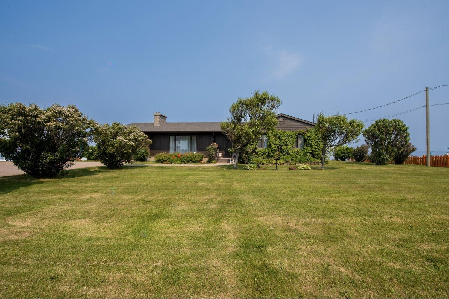 1020 Av. Du Phare O. Property Photo 5