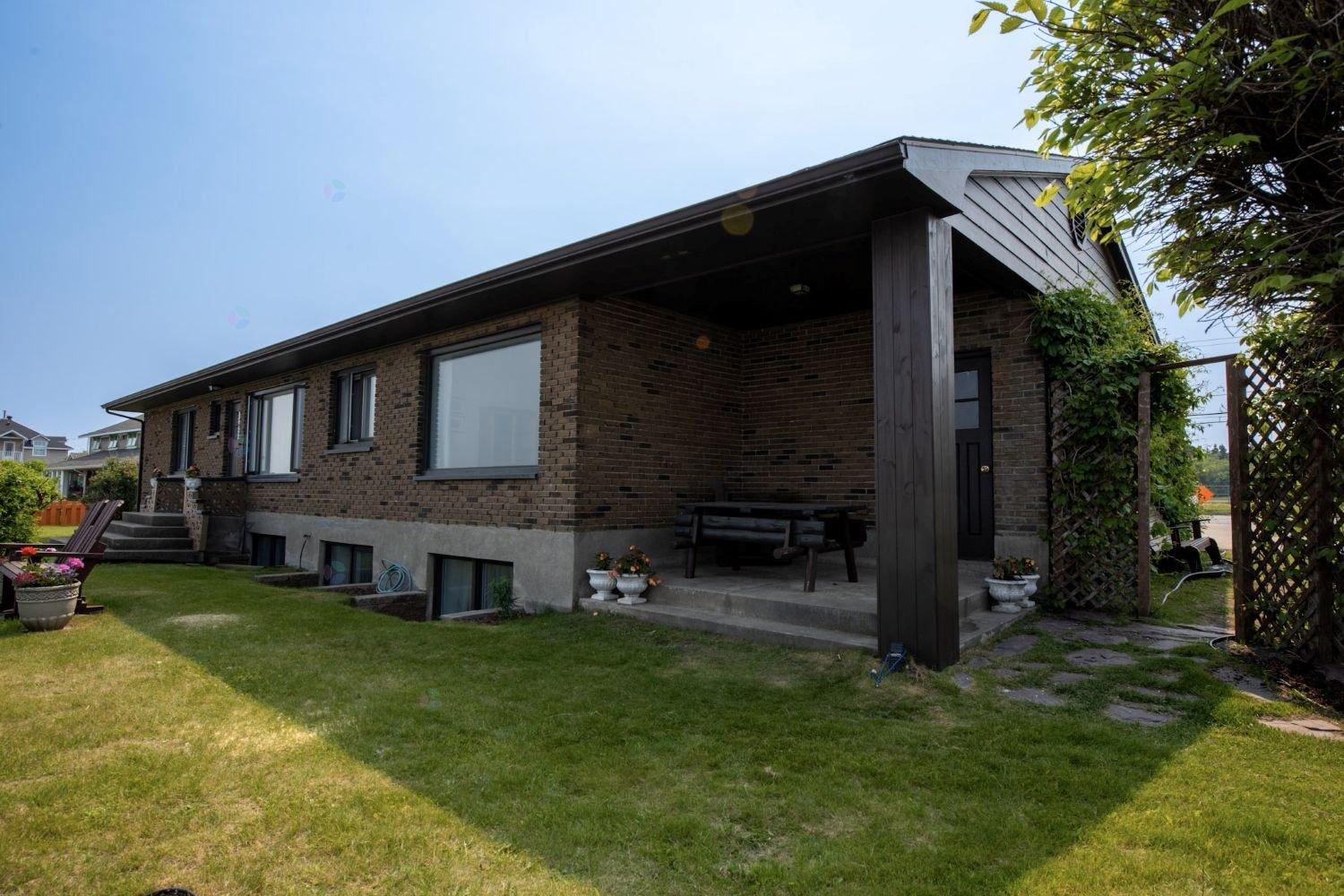 1020 Av. Du Phare O. Property Photo 8