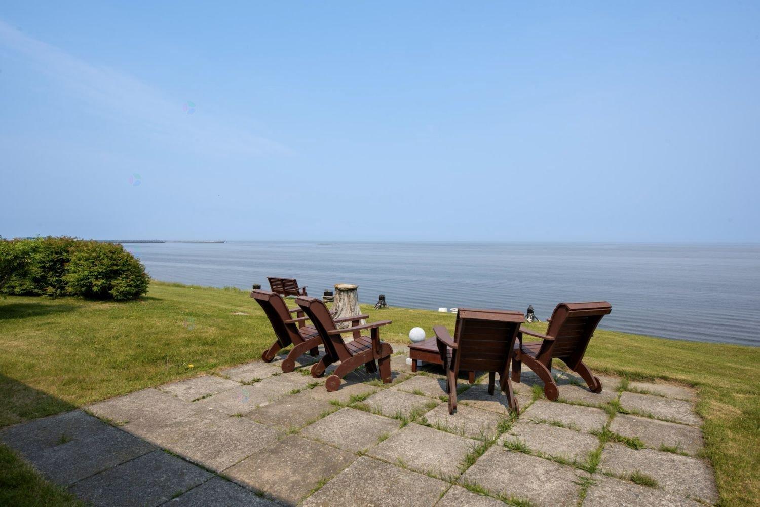 1020 Av. Du Phare O. Property Photo 10