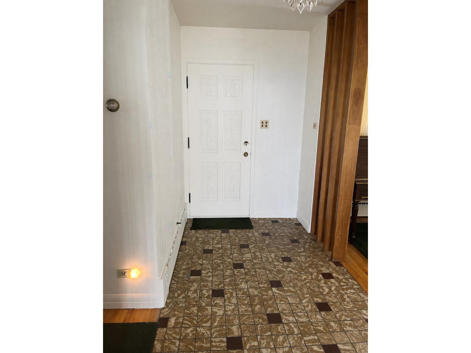 1020 Av. Du Phare O. Property Photo 16