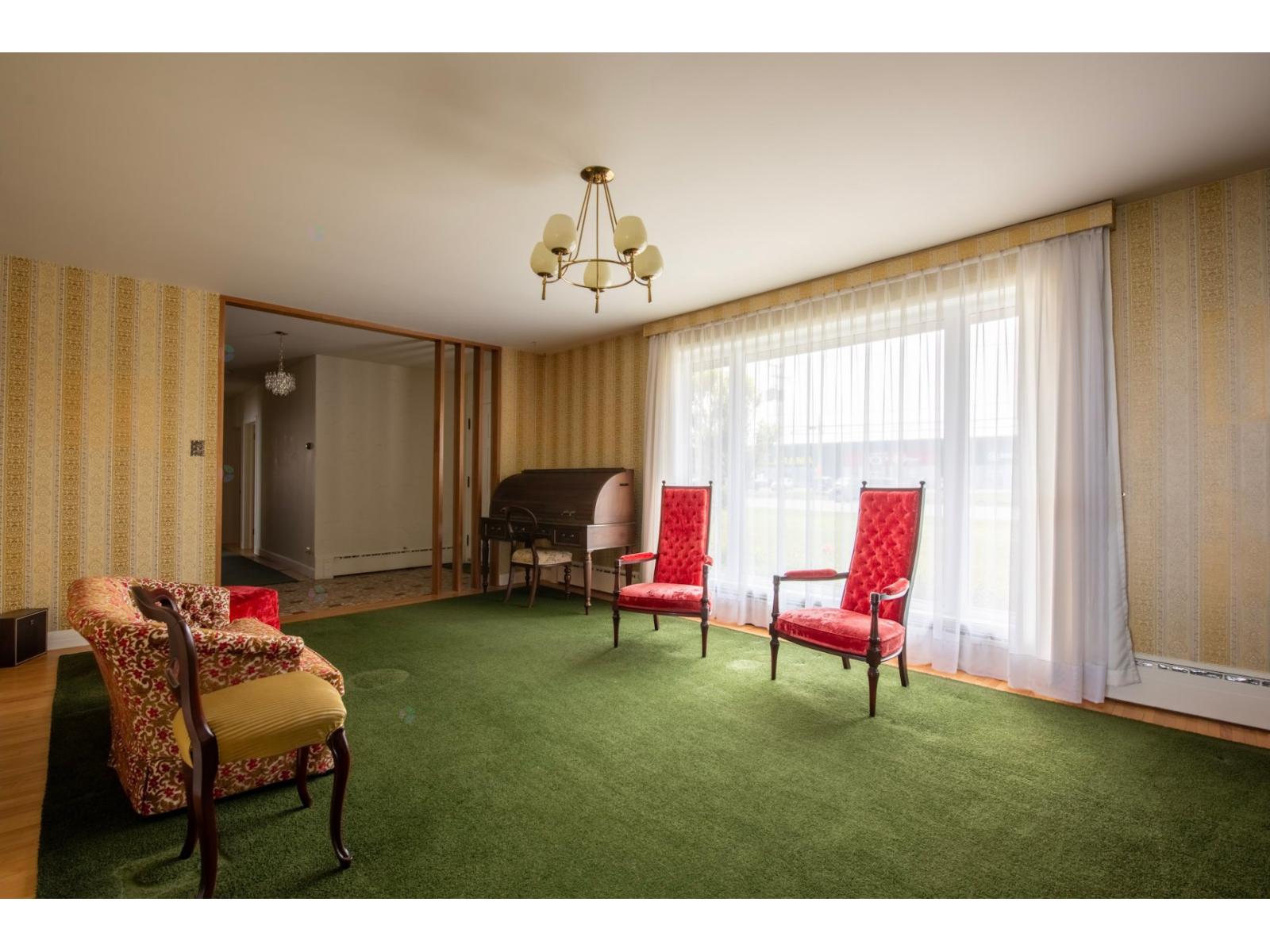 1020 Av. Du Phare O. Property Photo 18