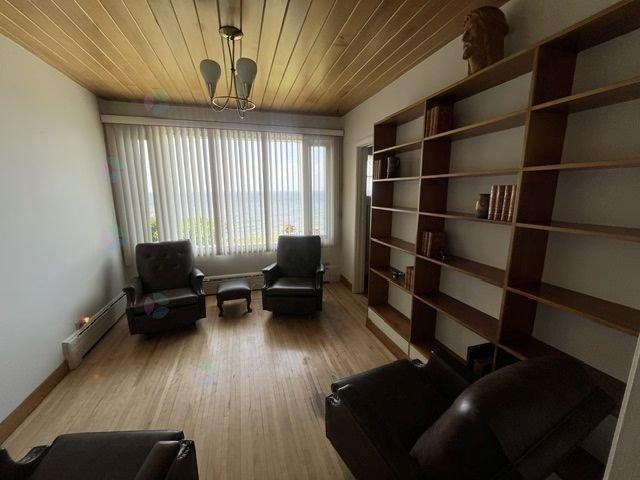 1020 Av. Du Phare O. Property Photo 23