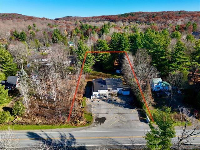 433-433A Ch. De La Montagne Property Photo 1