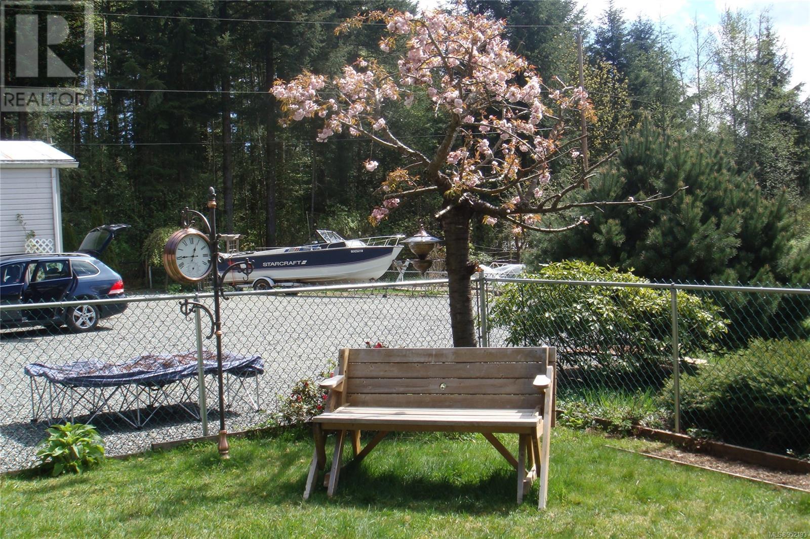A & B 2826 Bruce Rd Property Photo 3