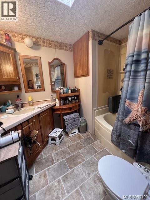 A & B 2826 Bruce Rd Property Photo 8