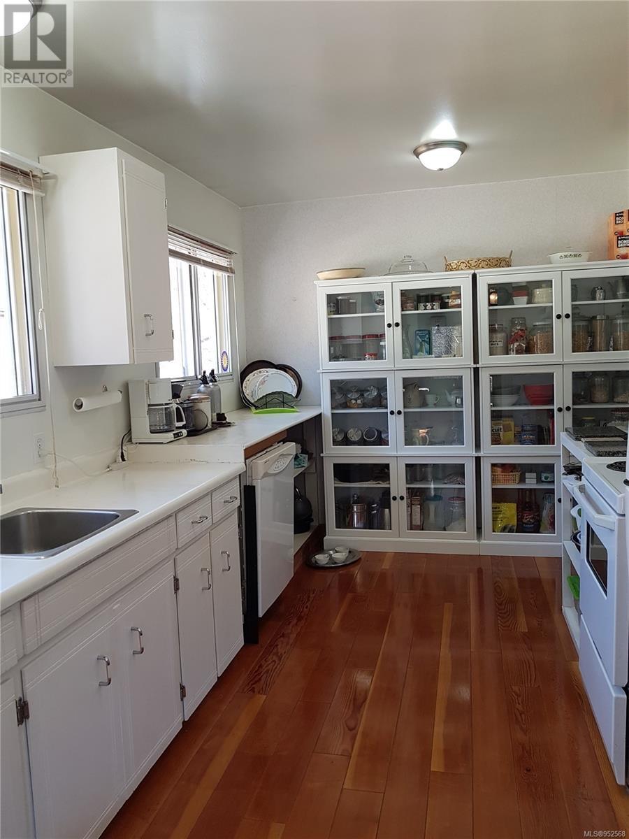 543 Maquinna Dr N Property Photo 11