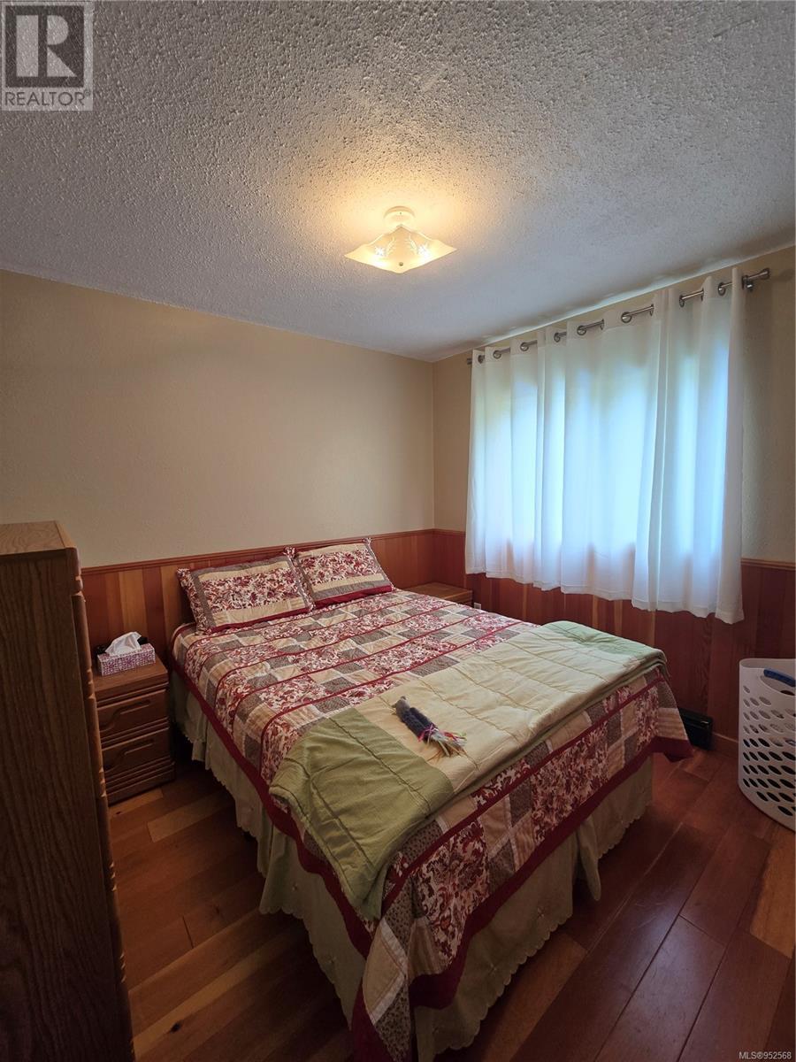 543 Maquinna Dr N Property Photo 13