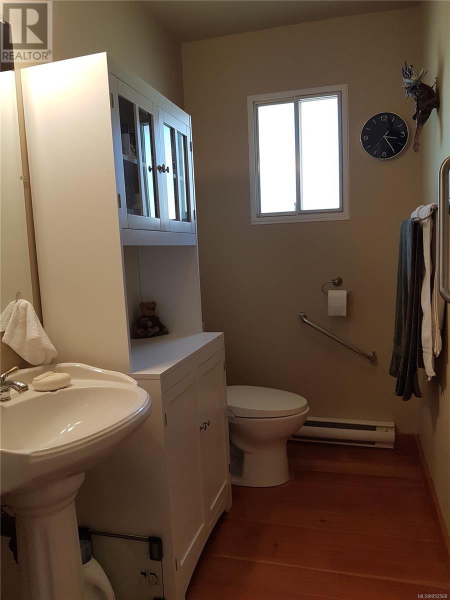 543 Maquinna Dr N Property Photo 20