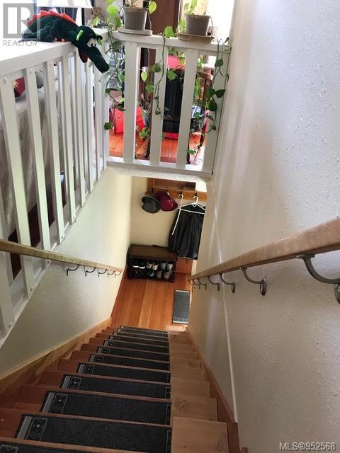 543 Maquinna Dr N Property Photo 22
