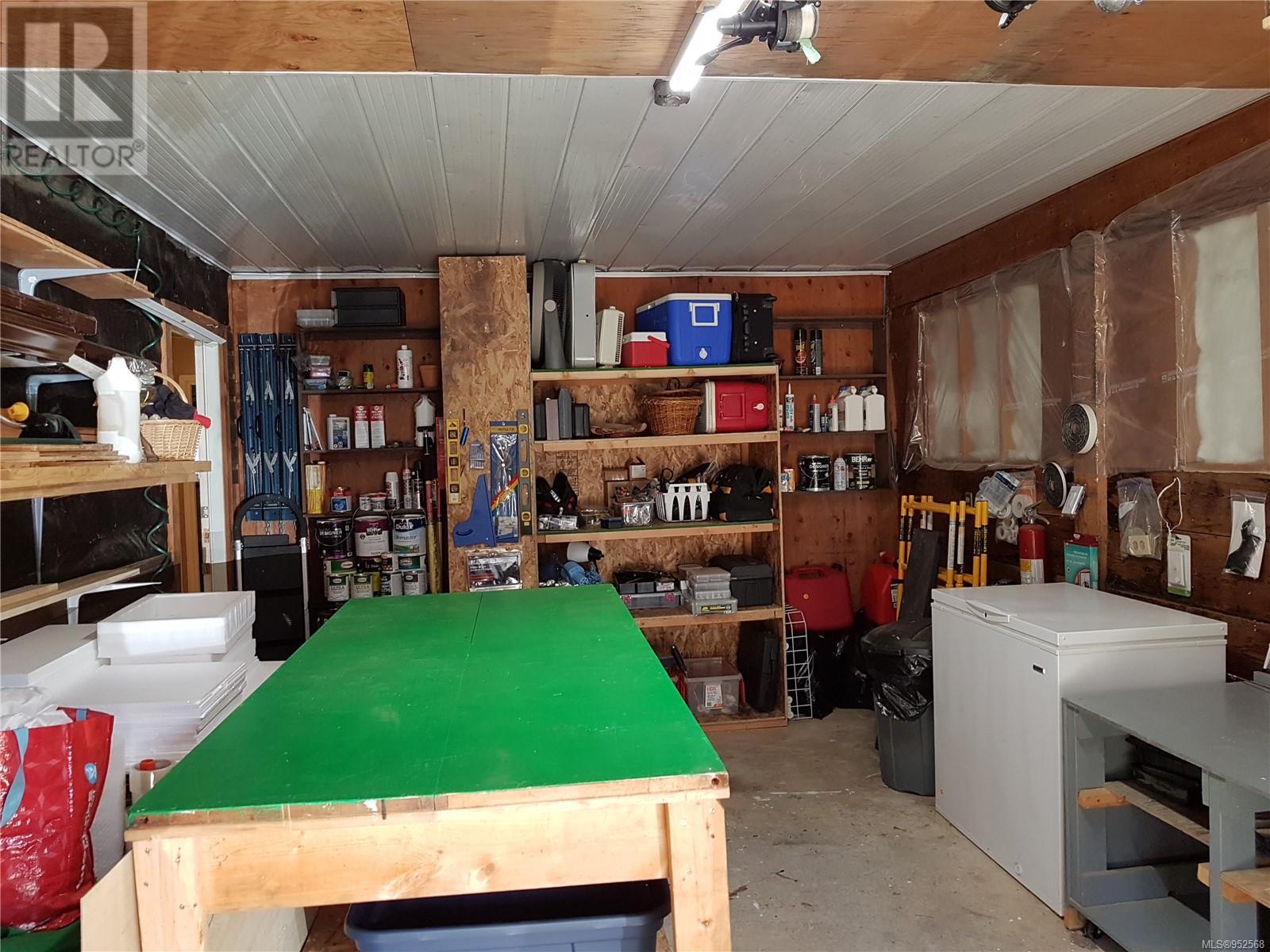 543 Maquinna Dr N Property Photo 37