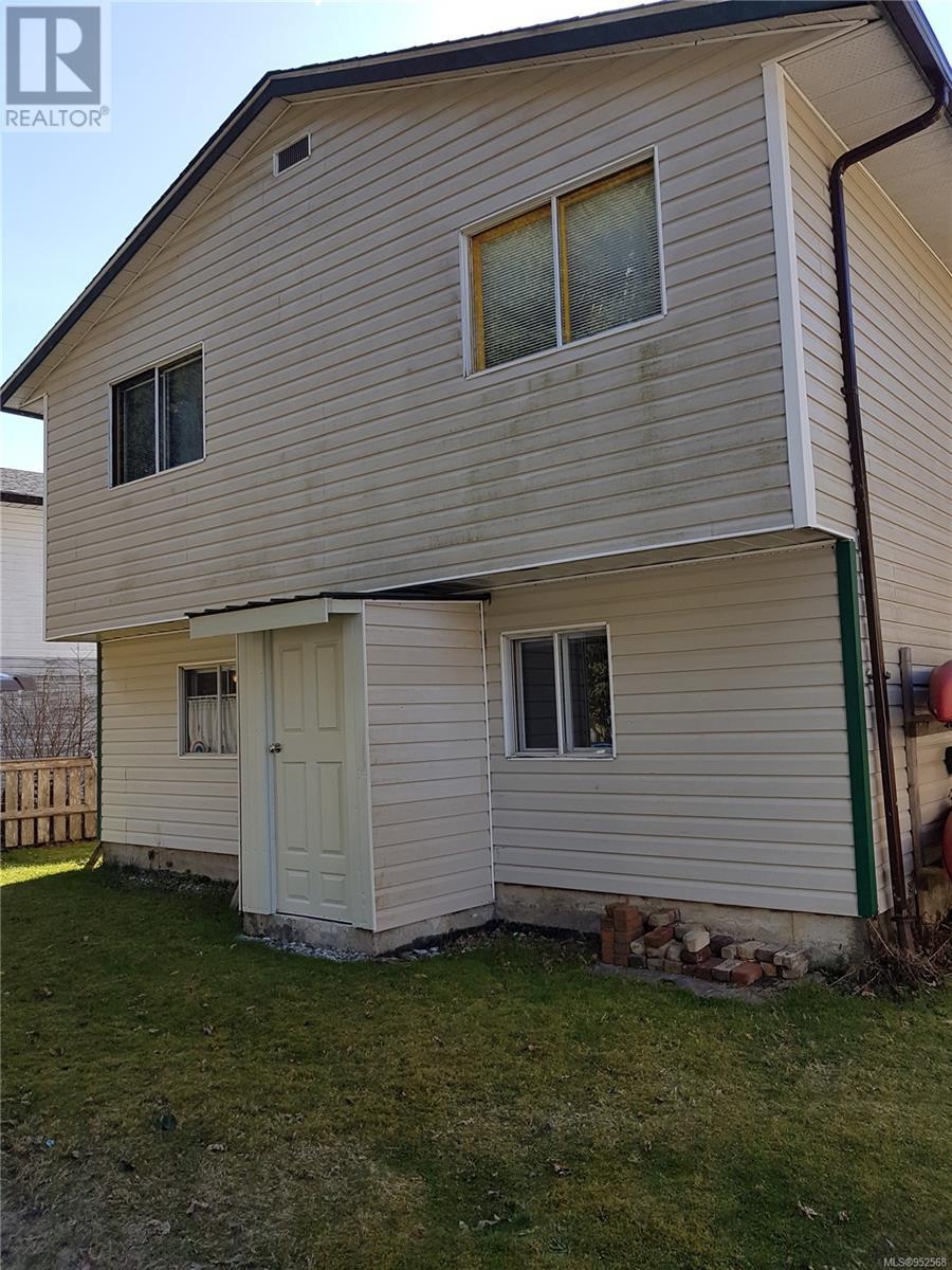 543 Maquinna Dr N Property Photo 44