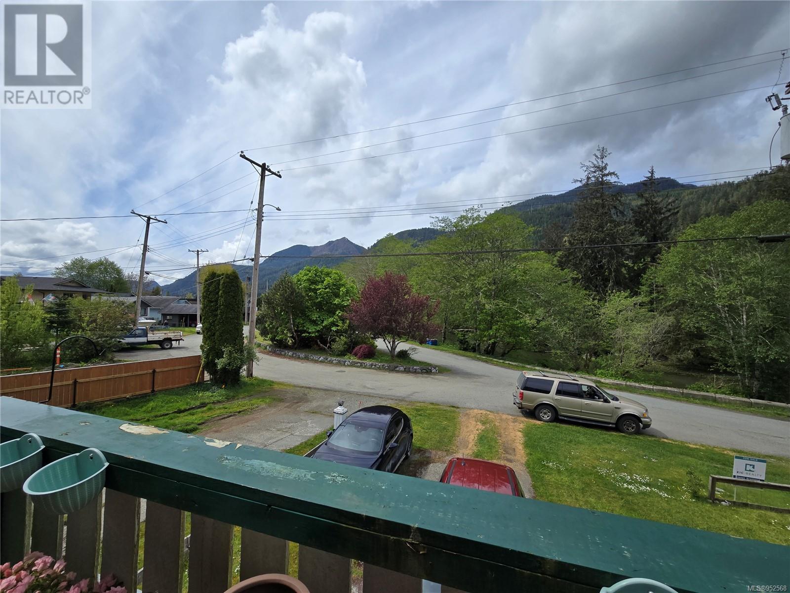543 Maquinna Dr N Property Photo 52