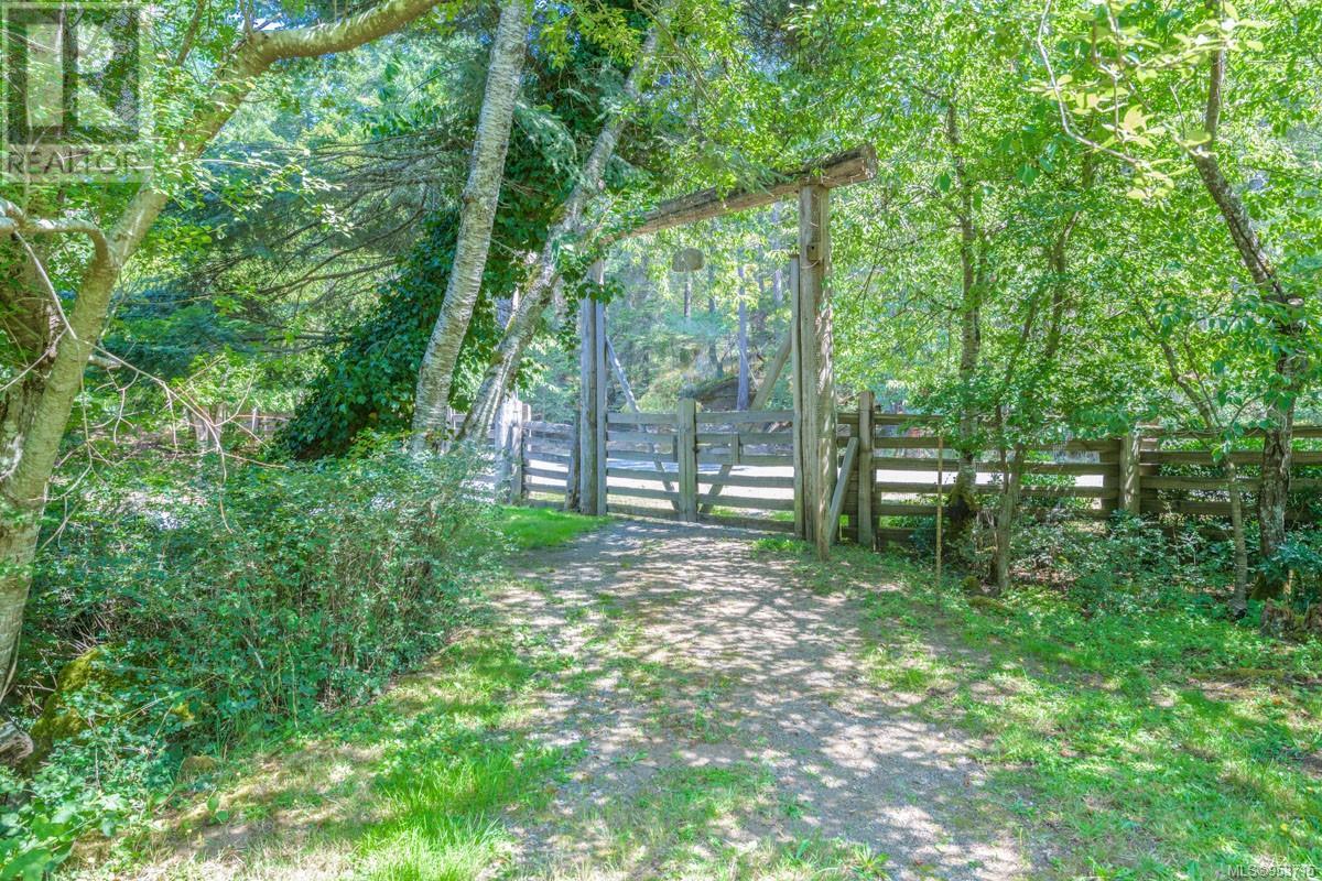 1905 Martin Rd Property Photo 5