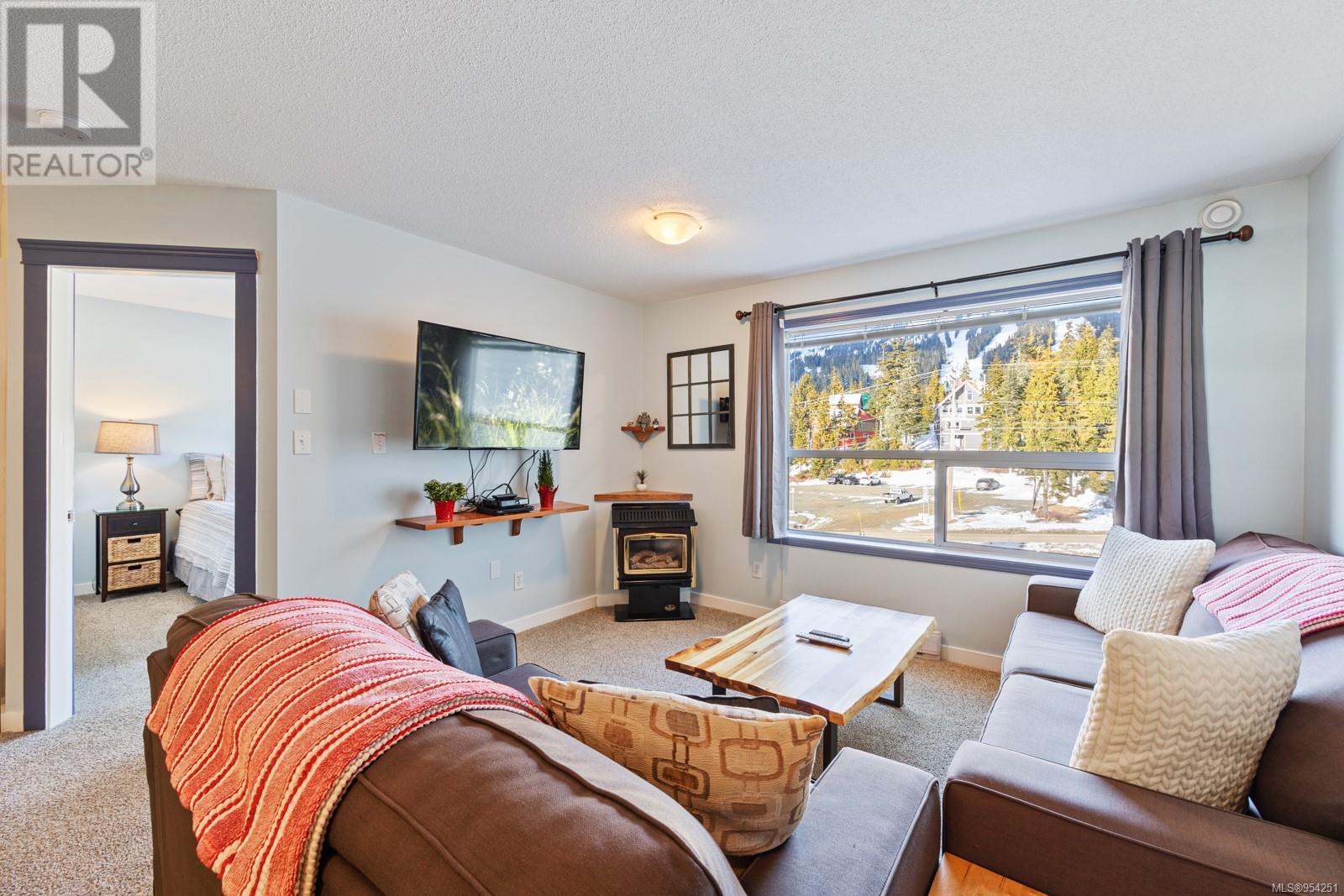 305 1105 Henry Rd Property Photo 1