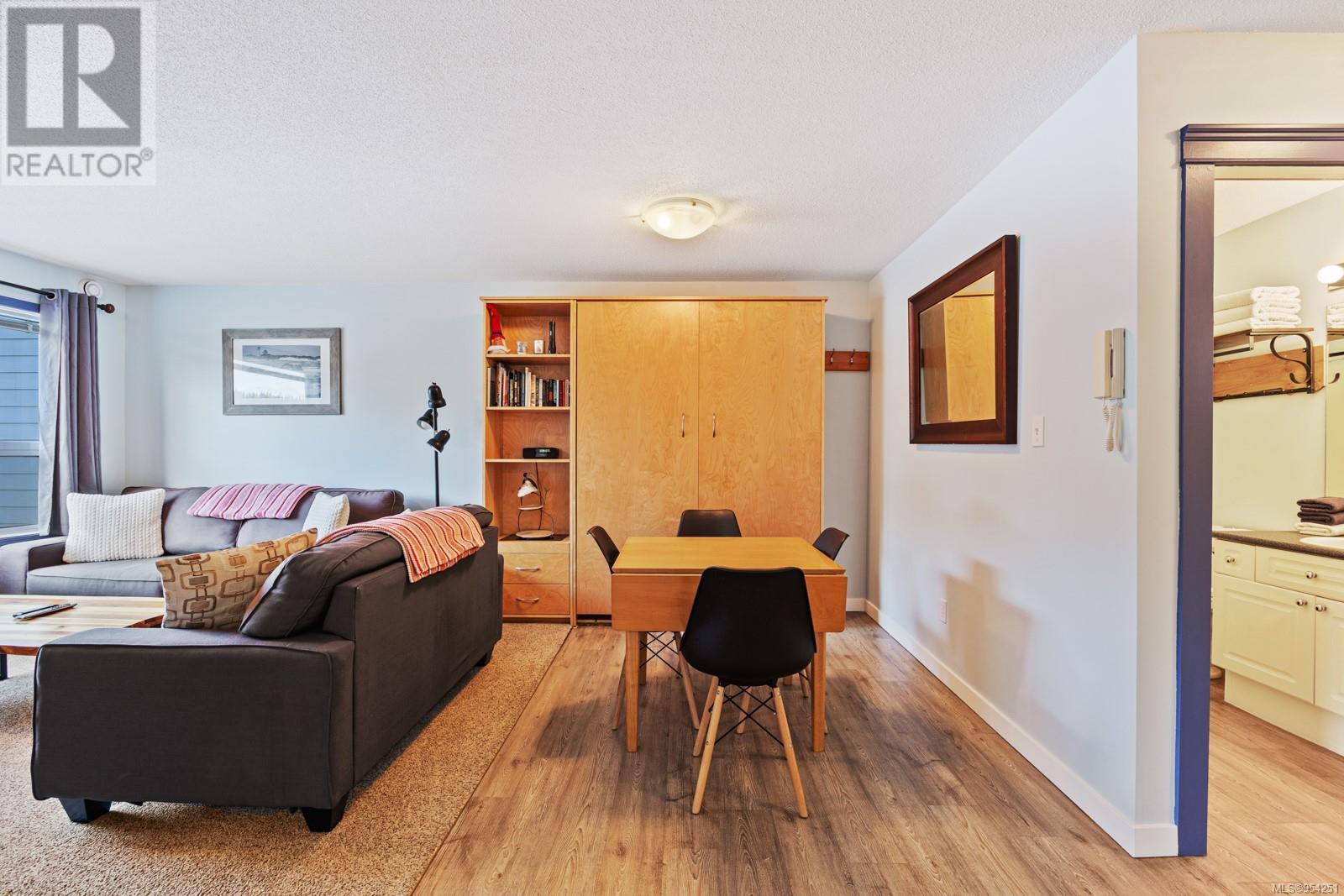 305 1105 Henry Rd Property Photo 4