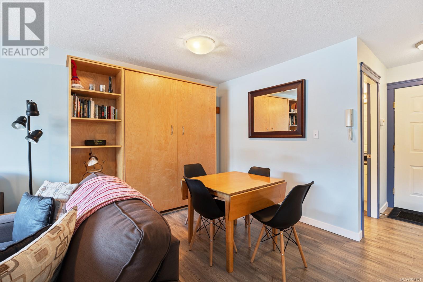 305 1105 Henry Rd Property Photo 6