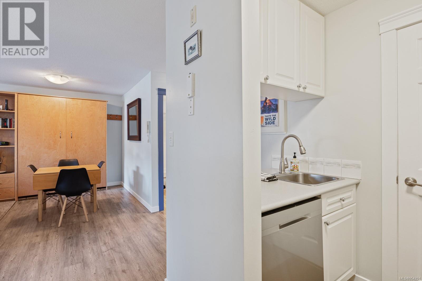 305 1105 Henry Rd Property Photo 12