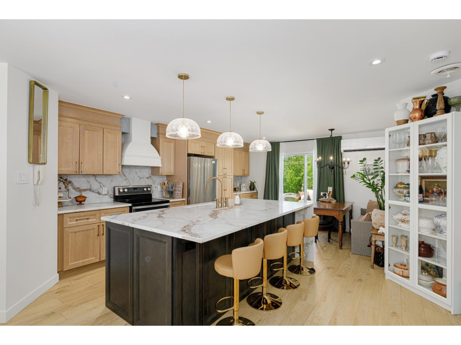 609 Boul. Le Bourg-neuf, #6 Property Photo 2