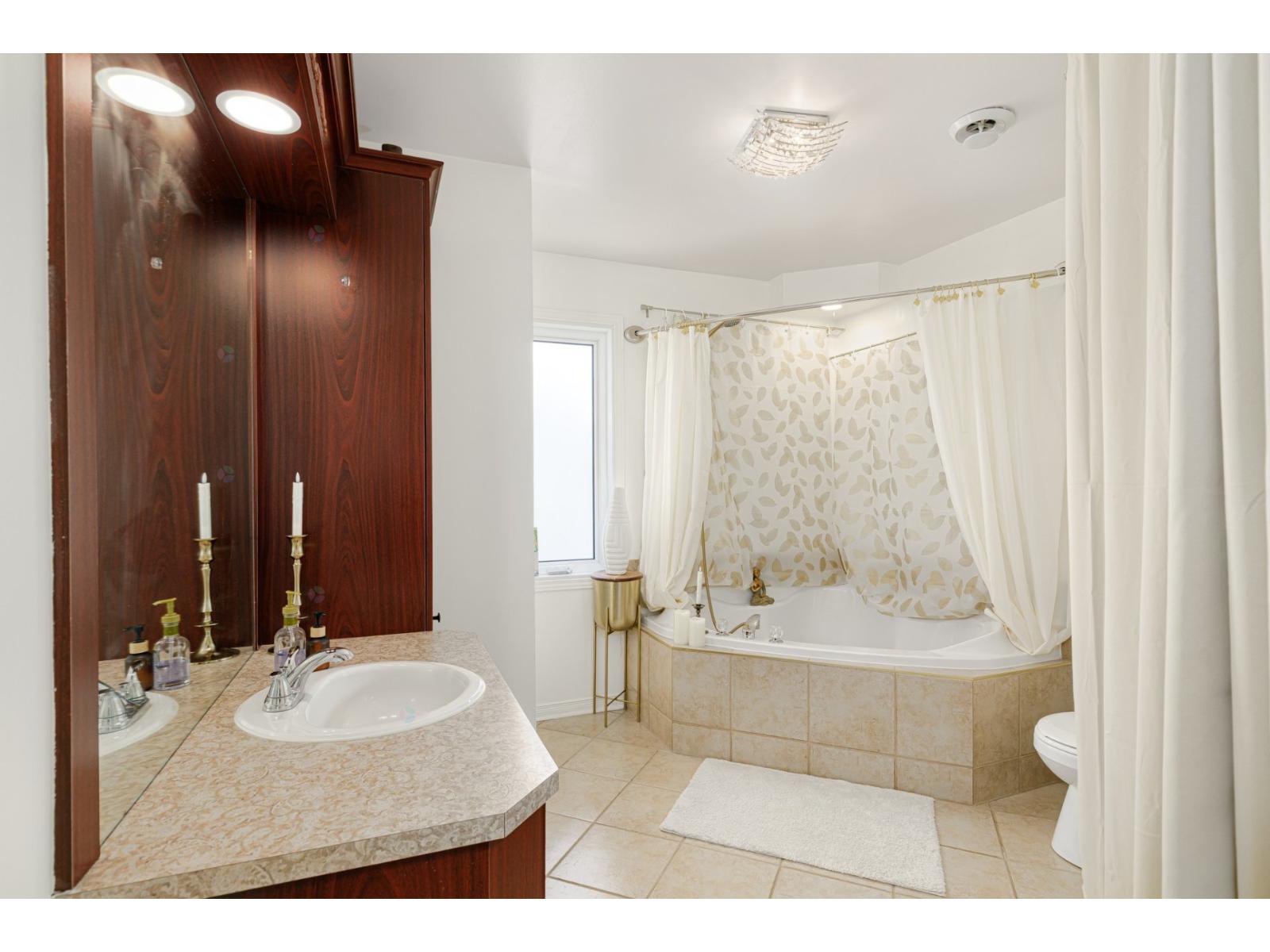 609 Boul. Le Bourg-neuf, #6 Property Photo 18