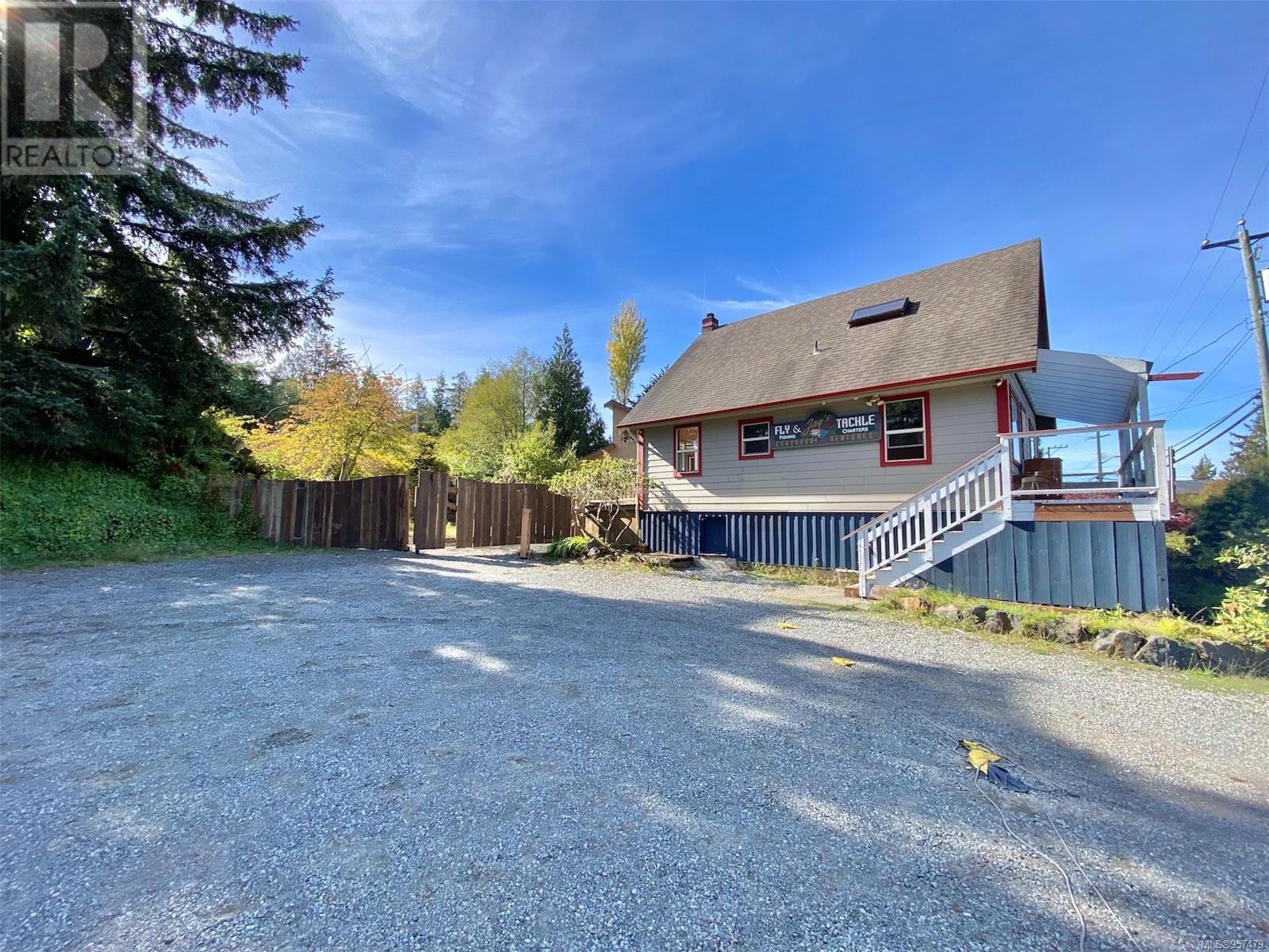 561 Campbell St Property Photo 7