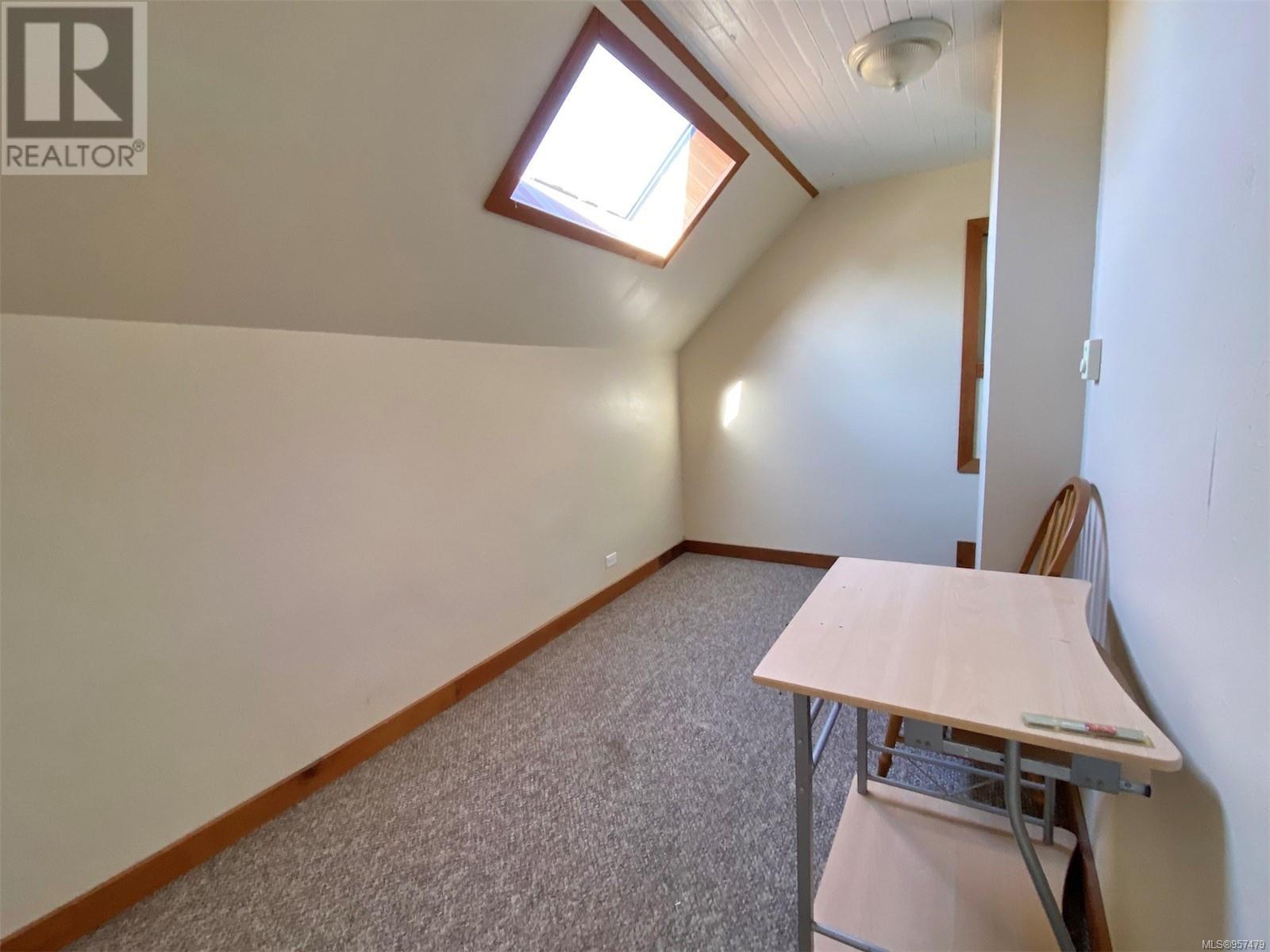 561 Campbell St Property Photo 16