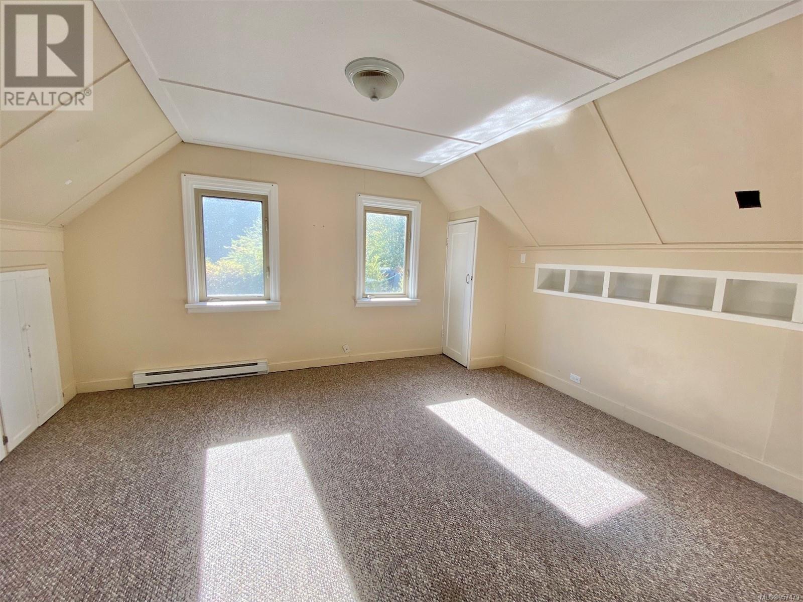 561 Campbell St Property Photo 17