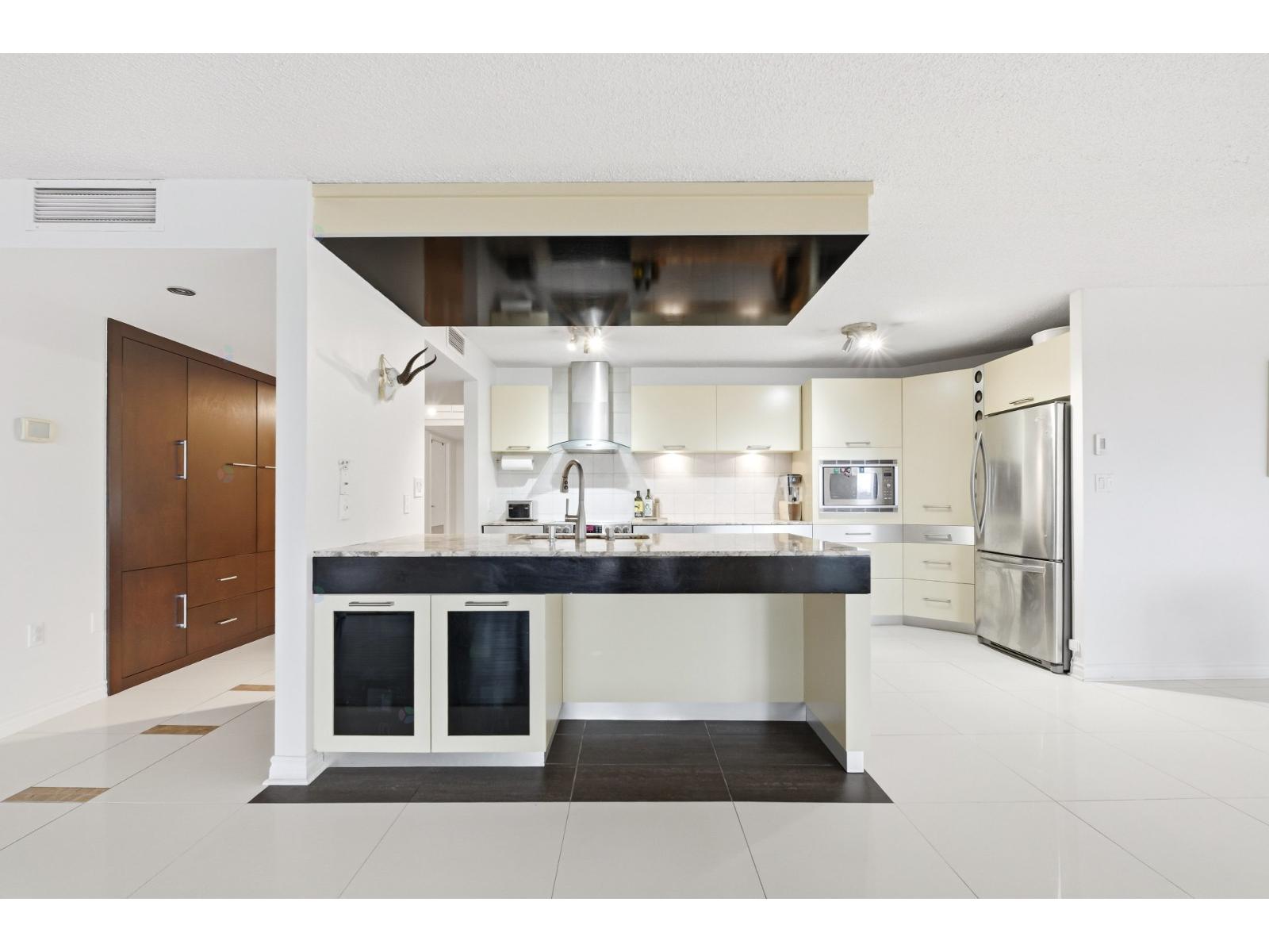 8145 Boul. St-laurent, #307 Property Photo 2