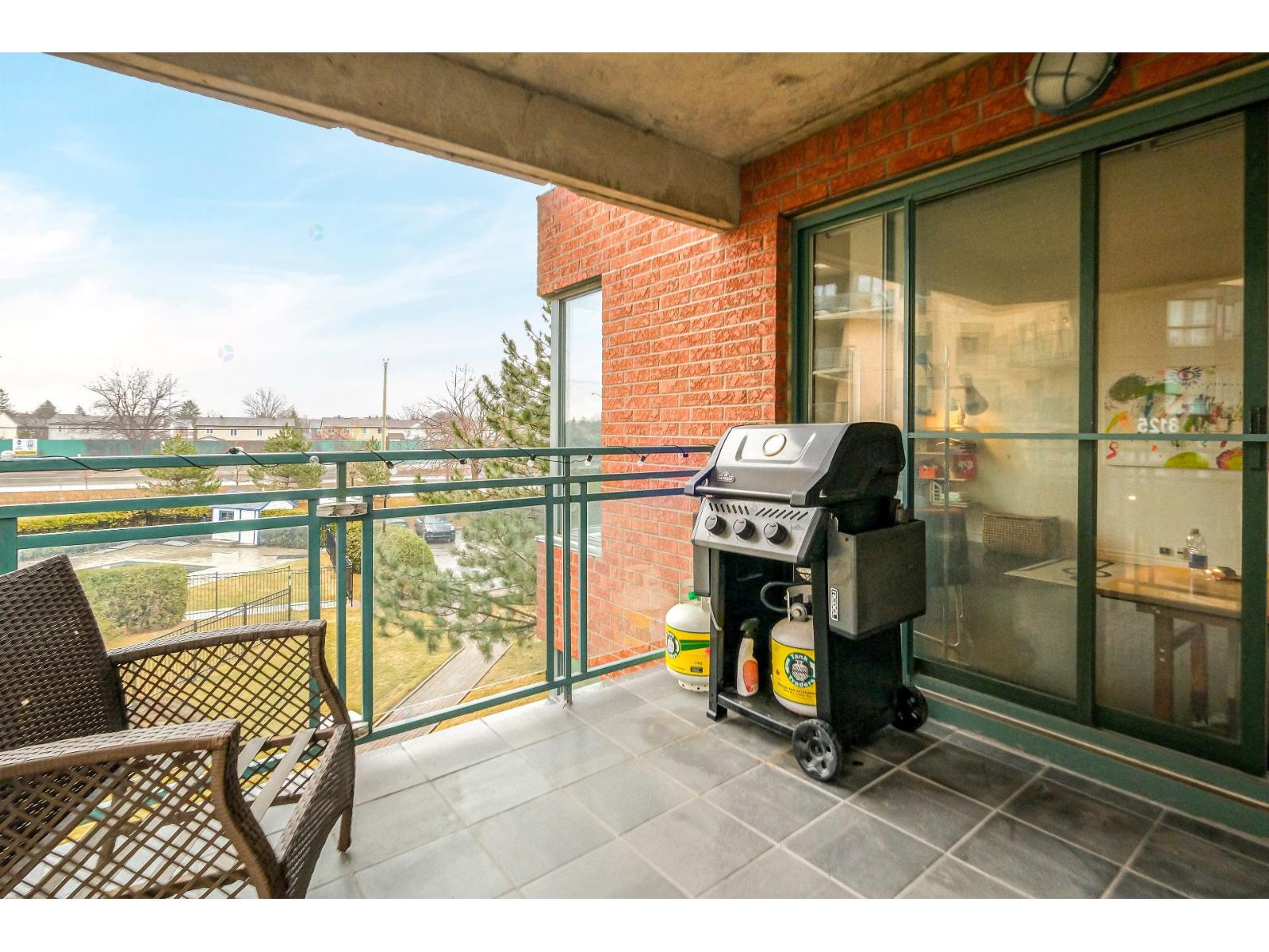 8145 Boul. St-laurent, #307 Property Photo 16