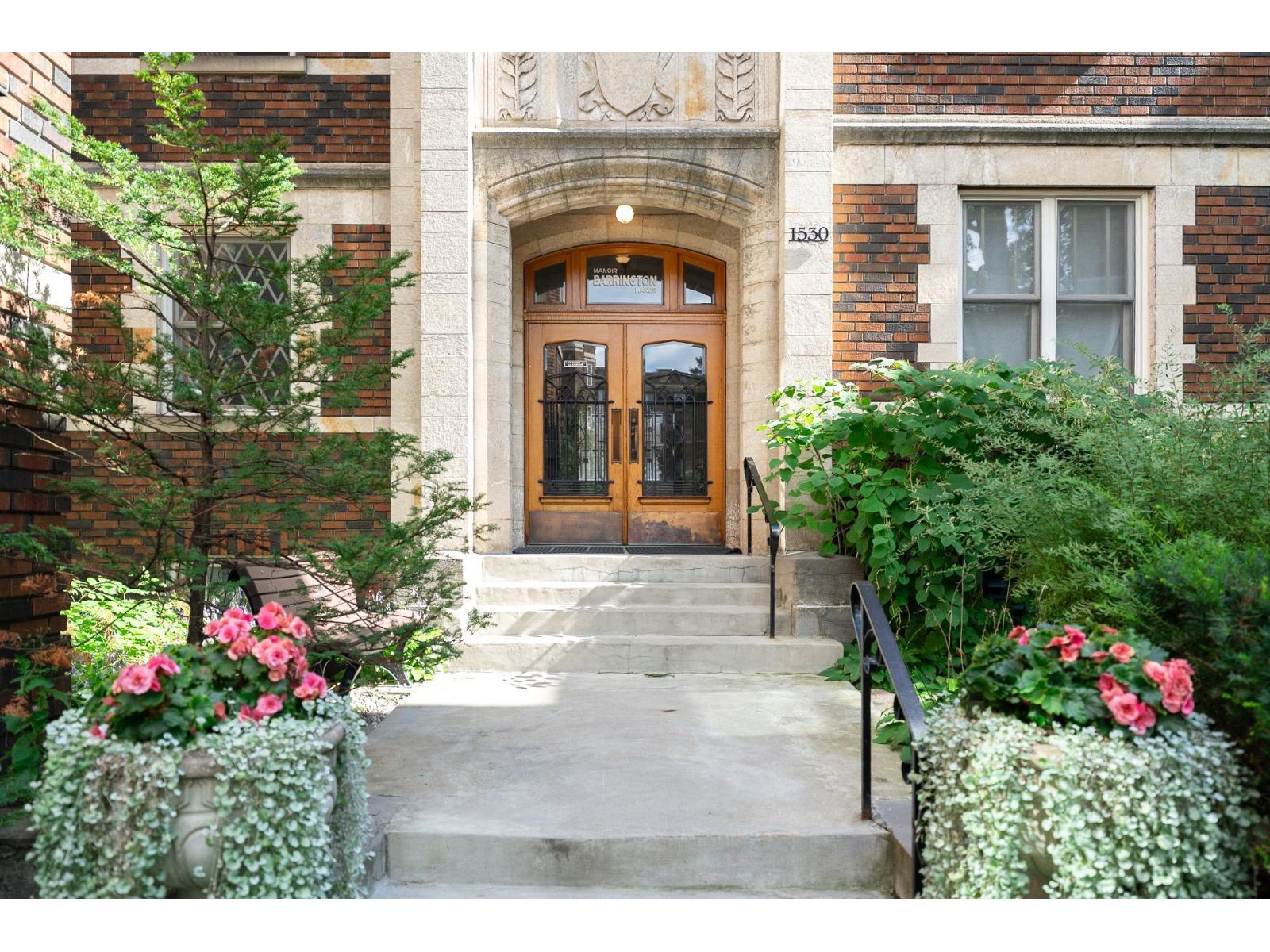 1530 Av. Bernard, #10 Property Photo 3