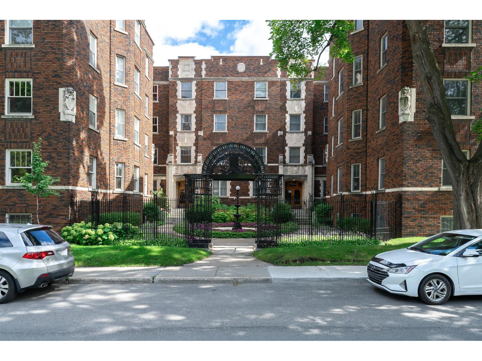 1530 Av. Bernard, #10 Property Photo 5