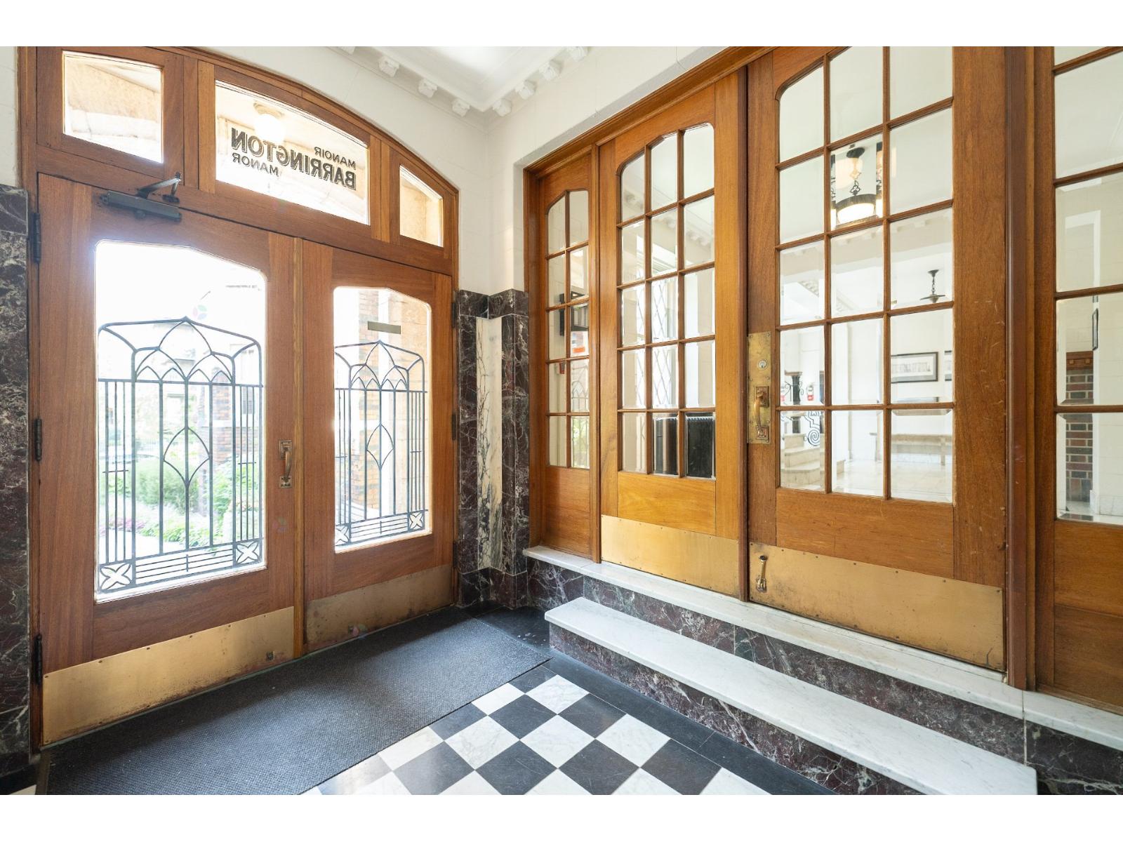 1530 Av. Bernard, #10 Property Photo 6