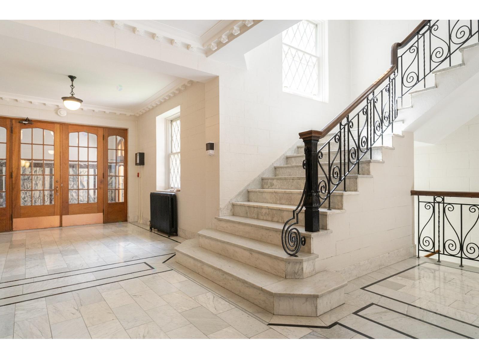 1530 Av. Bernard, #10 Property Photo 8