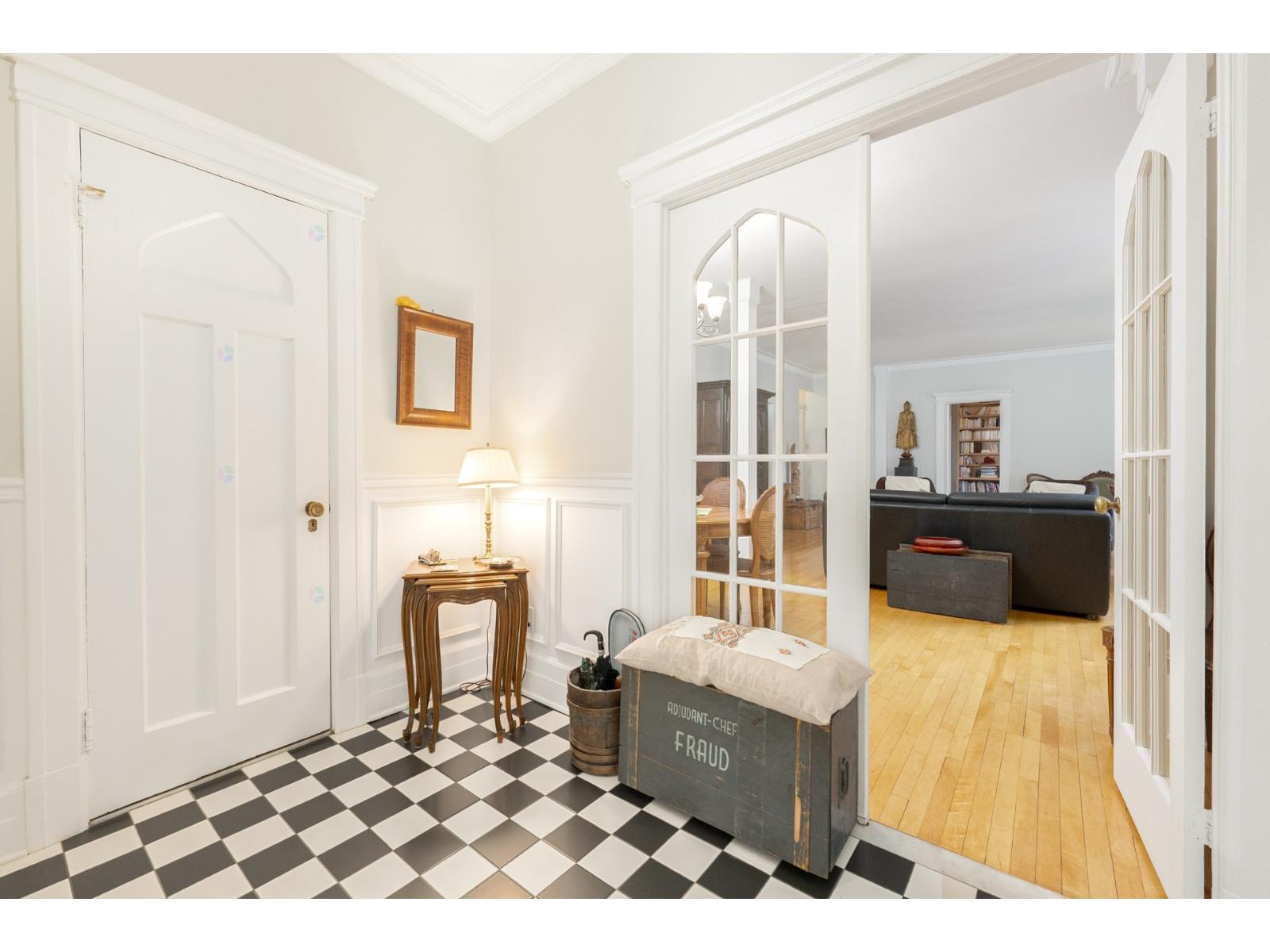 1530 Av. Bernard, #10 Property Photo 11