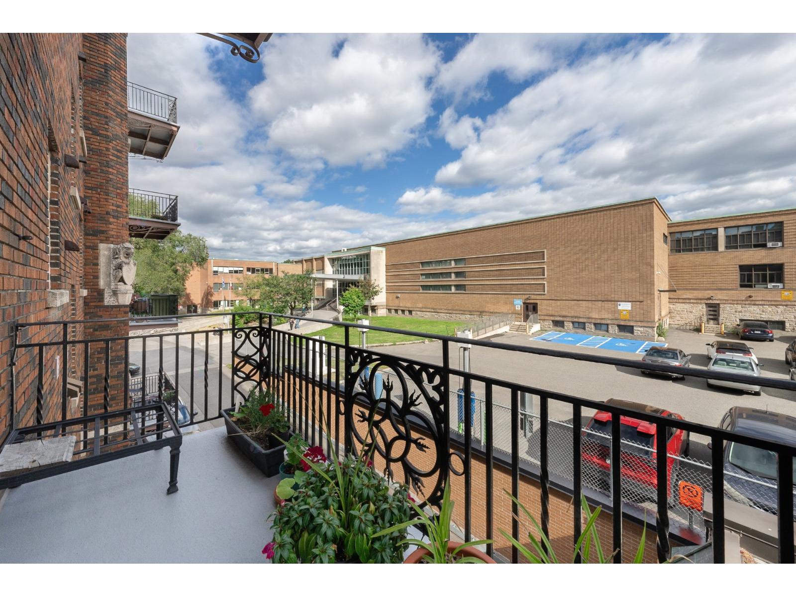 1530 Av. Bernard, #10 Property Photo 34