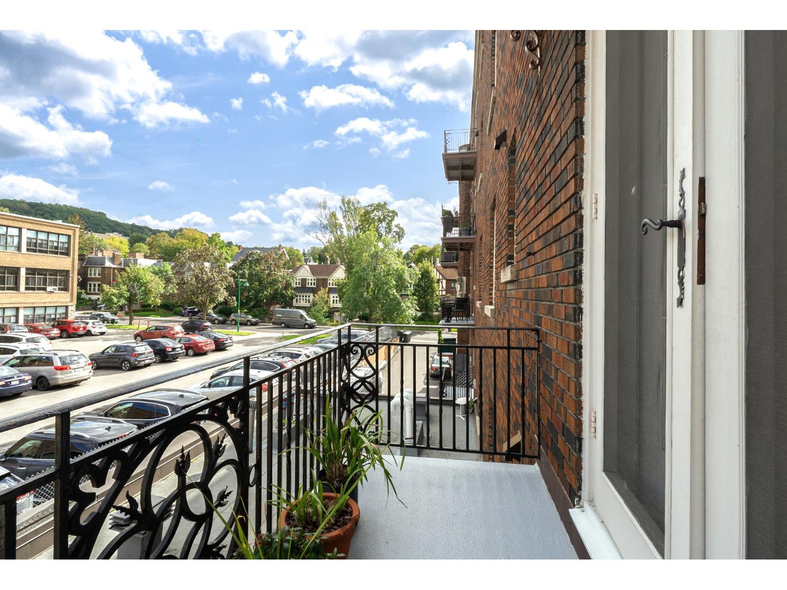 1530 Av. Bernard, #10 Property Photo 35