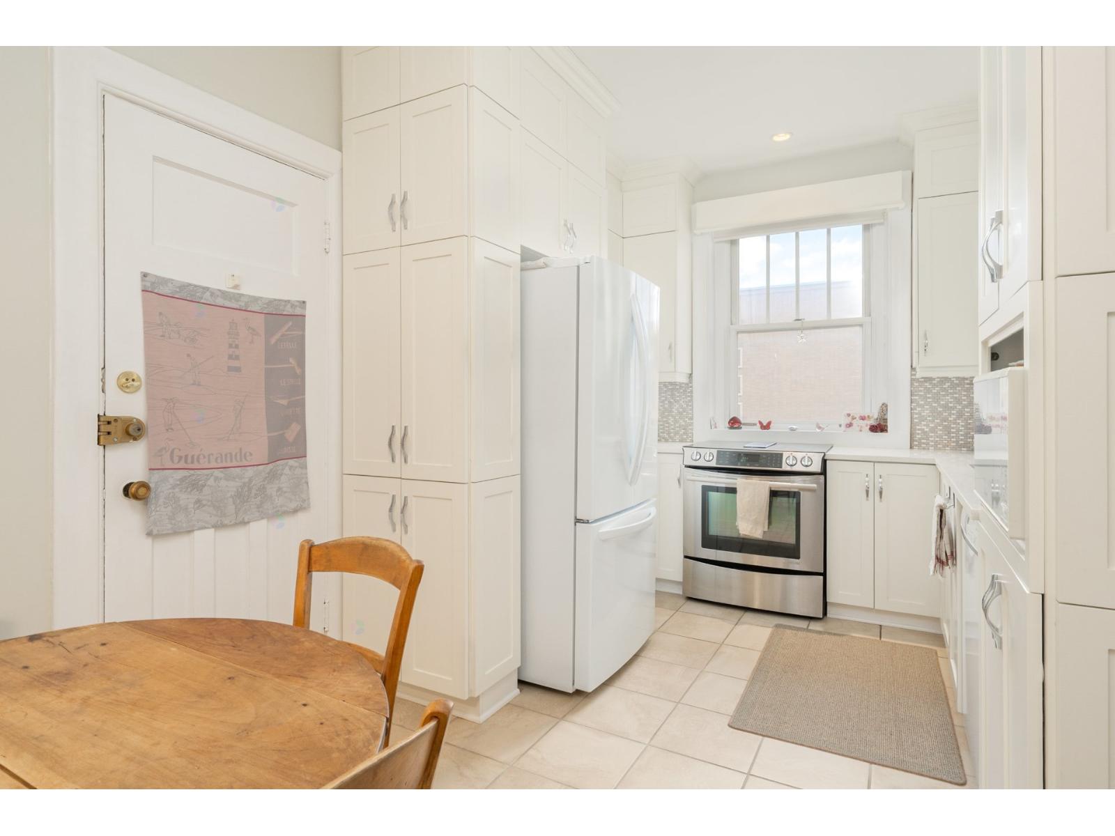 1530 Av. Bernard, #10 Property Photo 37