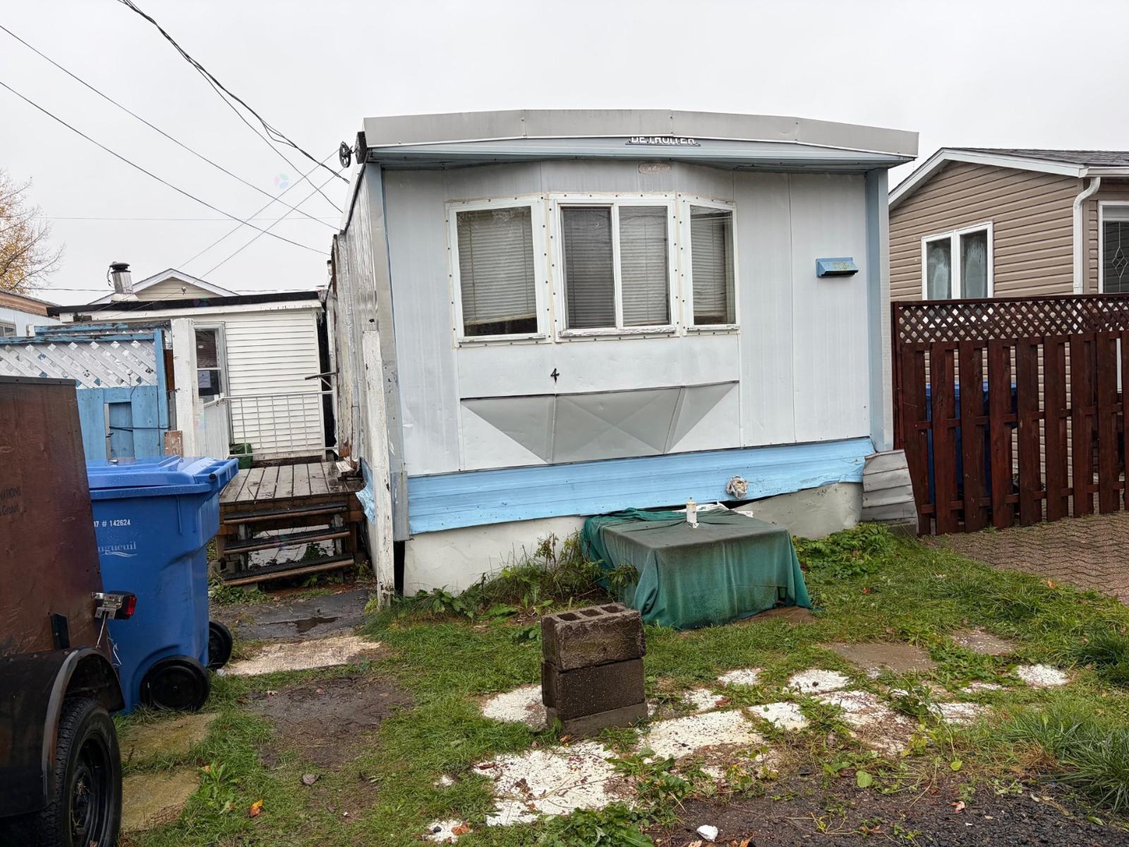 5300 Rue Bachand, #4 Property Photo 1