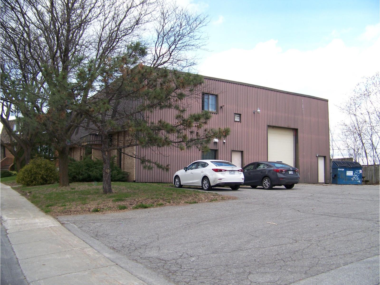 185 Av. Du Pacifique Property Photo 4