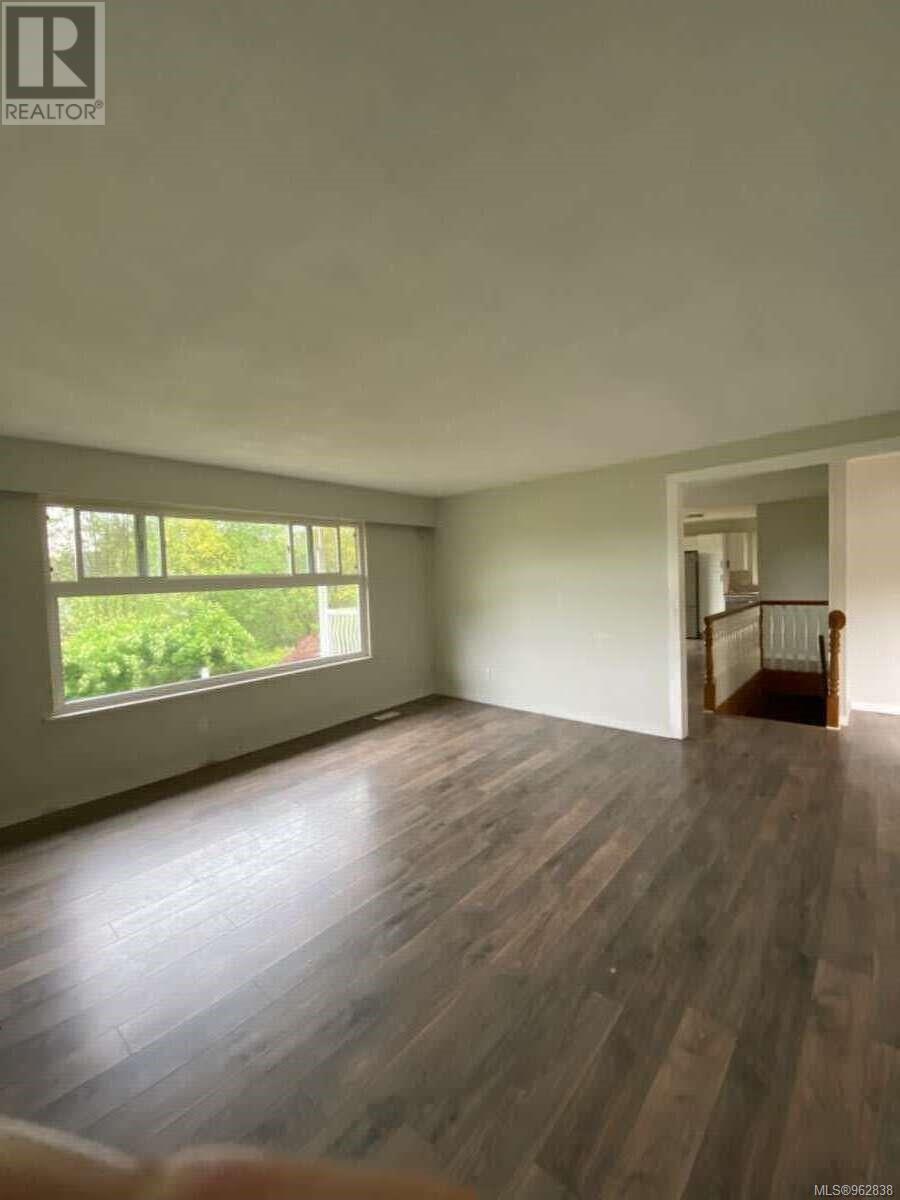 551 Macmillan Dr Property Photo 3